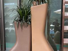 探尋高性價(jià)比之選 宇巍玻璃鋼花盆，京城花卉與禮品的明智搭配