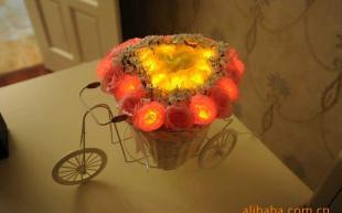 創(chuàng)意點(diǎn)亮生活 供應(yīng)LED發(fā)光花卉、絹花盆景等多元化禮品花卉解析